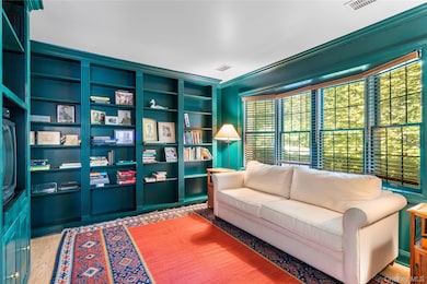 520 Hampton Rd unit 17, Southampton, NY 11968 - photo 6