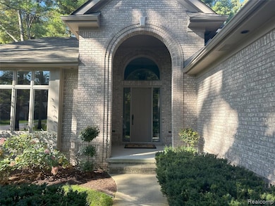 9112 Roger Scott Trail, Brighton, MI 48116 - photo 2