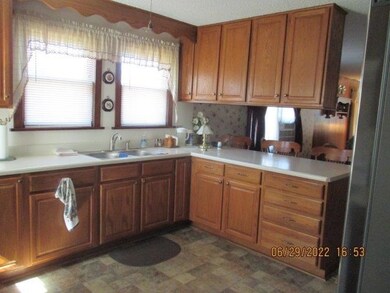 Lots of nice cabinetry
