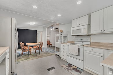 244 E Crescent Pkwy S unit 206, Sandy, UT 84070 - photo 2