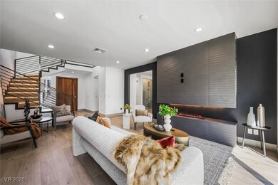 2861 Queens Courtyard Dr, Las Vegas, NV 89109 - photo 7