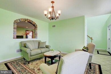 562 Daisy Dr, New Holland, PA 17557 - photo 5