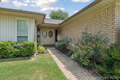 1601 Merlin Cir, Pryor, OK 74361 - photo 5