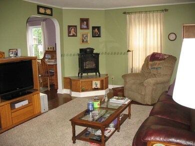 528 N 3rd St, Emmaus, PA 18049 - photo 2