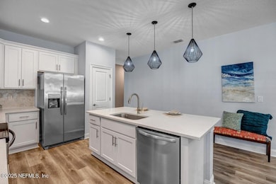 640 Begonia St Kitchen Lights