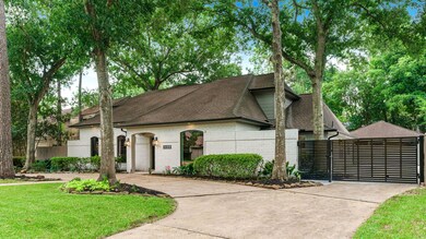 10111 Cedar Creek Dr, Houston, TX 77042 - photo 4