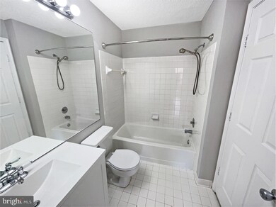 12014 Golf Ridge Ct unit 201, Fairfax, VA 22033 - photo 7