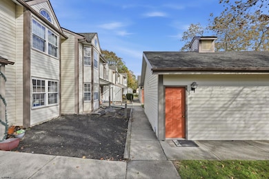 685 E Lake Front Cir unit 81, Galloway, NJ 08205 - photo 2