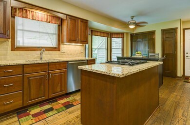 6475_Meadowbrook_Cir-18