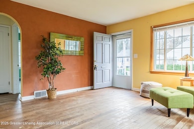 2118 Marion Ave, Lansing, MI 48910 - photo 3