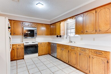 403 Wheeler Dr, Alvin, TX 77511 - photo 7