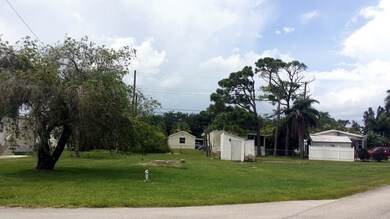 304 Pineapple St, Sebastian, FL 32958 - photo 2