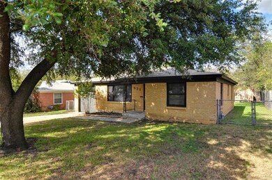 521 Crandle Dr, Fort Worth, TX 76108 - photo 4