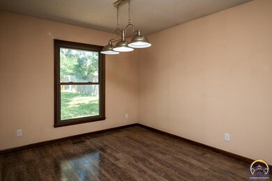 2801 SW Ashworth Place, Topeka, KS 66614 - photo 7