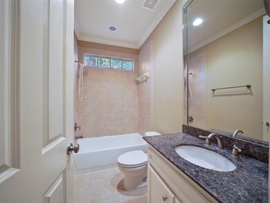 This 1st floor en-suite full bathroom features a c