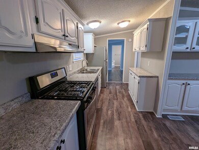 5112 N Fairmount St unit 150, Davenport, IA 52806 - photo 6