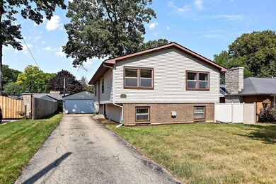 424 N Berwick Blvd, Waukegan, IL 60085 - photo 2
