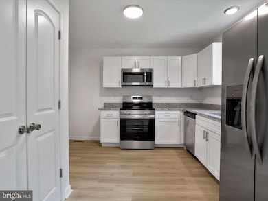 657 Ash St, Strasburg, VA 22657 - photo 7