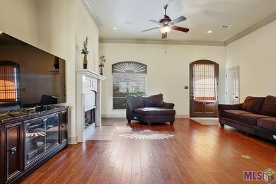 Split floor plan with 2.5 baths, freshly neutral p