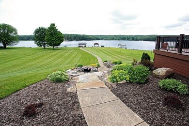 Partake in this fabulous view of the Lake.  Aggreg
