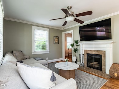 004-1280x960-living-room