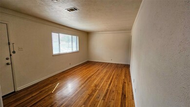 321 Patricia Ln, Bedford, TX 76022 - photo 2