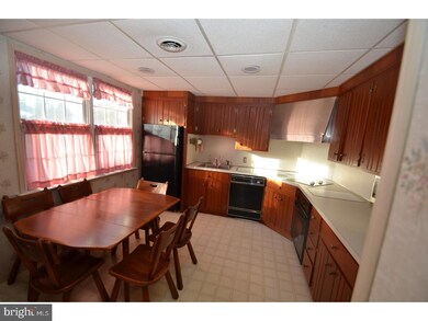 2 Constitution Ave, Norristown, PA 19403 - photo 4