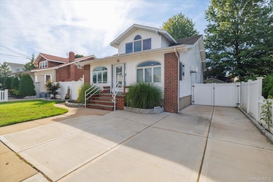 31 Alice St, Merrick, NY 11566 - photo 2