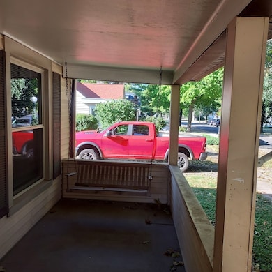 303 N Draper Ave, Champaign, IL 61821 - photo 2