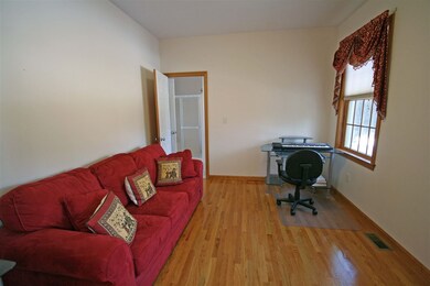 Ideal as a 1st floor bedroom with direct access to the 3/4 bath