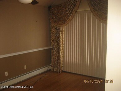 138 Covington Cir, Staten Island, NY 10312 - photo 6