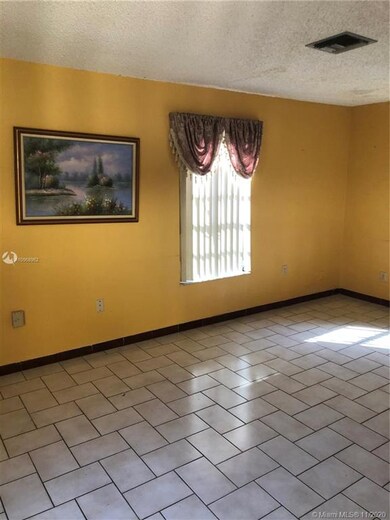LIVING AREA CORNER UNIT WINDOWS