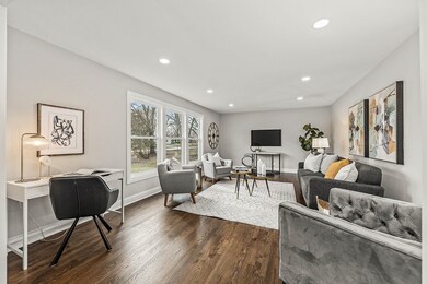 28W590 Laurel Dr, Naperville, IL 60564 - photo 5