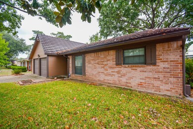 7006 Deep Forest Dr, Houston, TX 77088 - photo 2