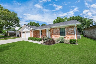 3845 Jasmine Dr, Alvin, TX 77511 - photo 2