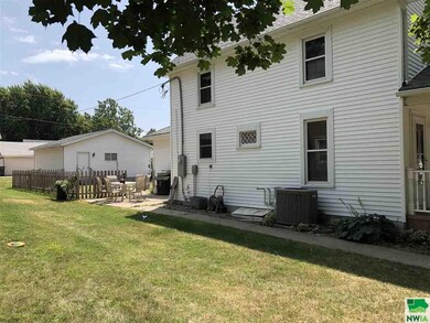 Side view with garage in back