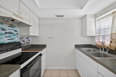 9525 Fieldview Cir unit C, Thonotosassa, FL 33592 - photo 4