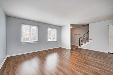 8526 Canterbury Square W, Indianapolis, IN 46260 - photo 3