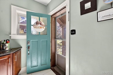 Entering from the side into the kitchen