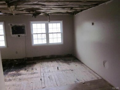 631 Dixon St, Allentown, PA 18103 - photo 5