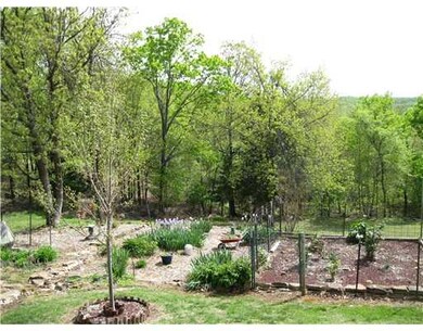Yard/Garden. Relax and enjoy the beauty of nature