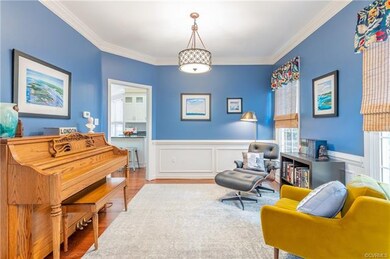 Dining Rm being used as a living area (Hardwood Fl