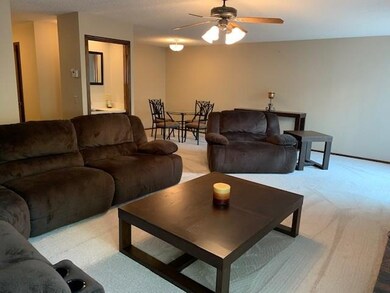 11354 Benttree Cir, Oklahoma City, OK 73120 - photo 6