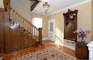 165 Spring St, Saratoga Springs, NY 12866 - photo 6