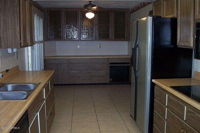 NICE KITCHEN AREA W/EXTRA CABINETS
