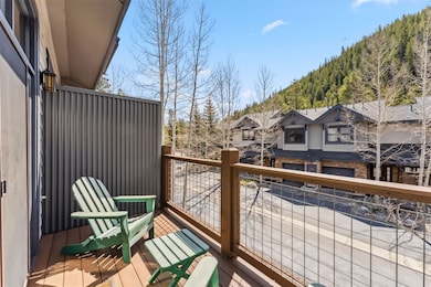 Balcony featuring a mountain view