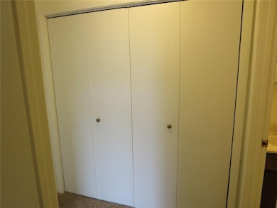 3630 Mt Vernon Rd SE unit 3, Cedar Rapids, IA 52403 - photo 4