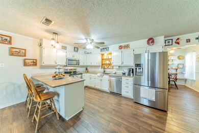 709 N Avenue B, Springtown, TX 76082 - photo 5