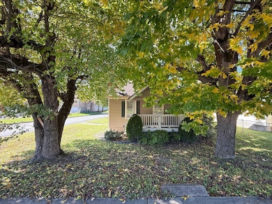 1407 N Delphine Ave, Waynesboro, VA 22980 - photo 2