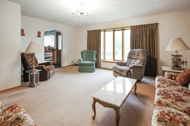 425 W Cherry St, Freeport, IL 61032 - photo 2